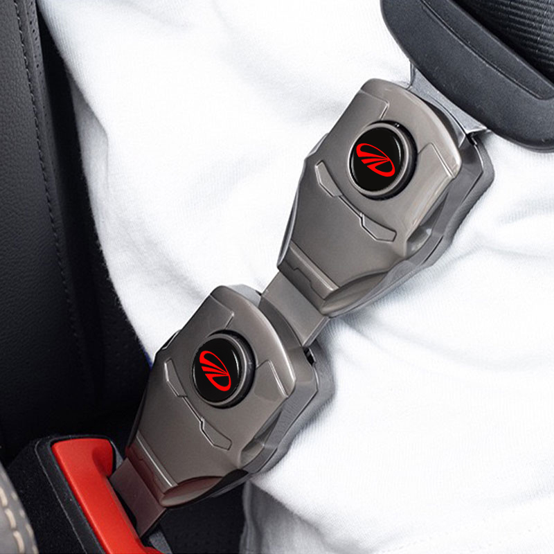 車のシートベルトエクステンダーロック調節可能なバックルマヒン - Car Accessories Xuv 300 のレビューと価格